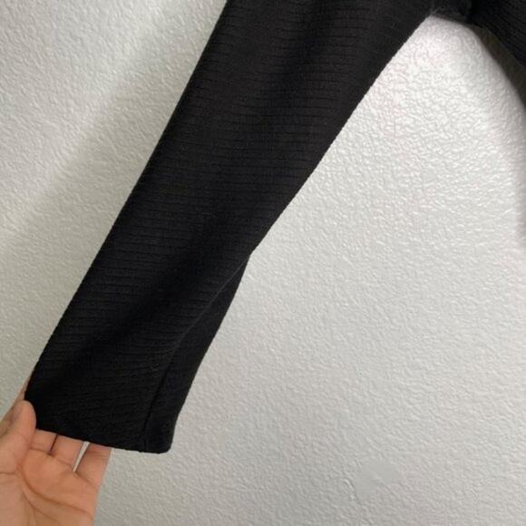Mezzanine Womens Top Size M Black Long Sleeve V-Neck Unlined Semi Cropped - Picture 6 of 13